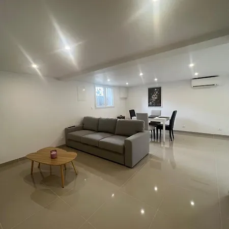 Entier Pres De Paris Guest house *